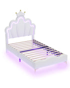 Comanlai Letto per bambini 90x200 cm con luce LED e testiera a forma di corona, letto imbottito con rete a doghe, pelle PU, bianco