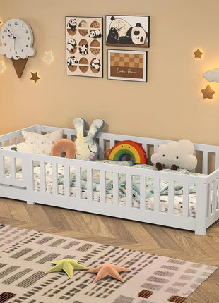 Letto a terra Montessori per bambini Rosahqnda 90/120/140x200cm, Bianco, Protezione anticaduta rimovibile e porta, Struttura a doghe in pino massiccio